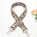 Détail de la bandoulière brodée bohème avec boucles dorées et motifs de feuilles précis - Style 14-Beige & Café Clair
