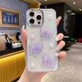 Detail der iPhone-Hülle mit lila 3D-Schleifen, Perlen und silbernem Kameraring - Lila