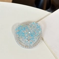 Detail eines herzförmigen Glitzer-Handyhalters mit Strasssteinen und blau-silbernen Funken - (Weißer Zirkonia) Magnetisch - Sternen-Pailletten - Herz / Blau