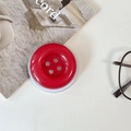 Dettaglio del supporto per telefono a forma di bottone rosso su scrivania bianca - Bottone grande magnetico / Tinta unita cristallo-Rosso