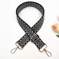 Dettaglio tracolla regolabile in tessuto a onde bianche e nere con ganci dorati - Fibbia Oro / Nero con Bianco Argento