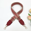 Tracolla regolabile in jacquard con motivo geometrico rosso e ganci in metallo dorato - Base Beige Rosso + Rosso Vino