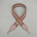 Correa ancha ajustable para bolsos en rosa viejo con patrón de espiga y ganchos dorados - Rosa