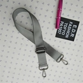 Verstellbarer grauer Nylon-Ersatzgurt für Herren-Schultertaschen mit dunklen Metallhaken - Grau mit Gunmetal-Schnalle