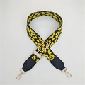 Tracolla larga regolabile maculata con hardware dorato e dettagli in pelle nera - Giallo