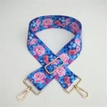 Dettaglio tracolla larga a fiori azzurra con ganci in metallo dorato regolabili - Fiori Blu Fibbia Dorata