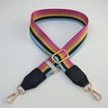 Verstellbarer regenbogenfarbener Taschenriemen mit rosa Akzenten und Goldkarabinern - Retro Regenbogen + Schwarzes Leder