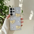 Detailaufnahme von 3D-Harzschleifen und Perlen auf einer Glitzerhülle für Samsung S24 Ultra - Gelb / Samsung A16