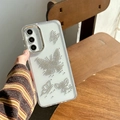 Detailansicht der klaren Samsung-Hülle mit funkelndem Schmetterlingsdesign aus Strass - Strass Fliegender Schmetterling (Samsung A16)