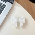 Dettaglio del supporto per telefono a forma di fiocco bianco con finitura perlata - Supporto Grande con Fiocco / Bianco Cristallo