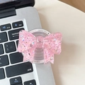 Dettaglio del supporto per telefono con glitter rosa fissato a un laptop - Rosa