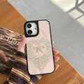Detalle de funda para iPhone de encaje rosa con corazón y lazo de diamantes - Rosa / iPhone 17 Pro Max