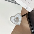Dettaglio del supporto per telefono a cuore con strass, pelle bianca goffrata e specchio - Adesivo - Bianco