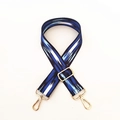 Dettaglio tracolla regolabile a righe blu e bianche con ganci in metallo dorato - Nuvole Blu