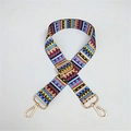 Détail de la bandoulière de sac bohème avec motifs ethniques colorés et attaches dorées chic - Fermoir en Argent / Motif Multicolore