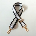 Bandoulière réglable en nylon rayé avec paillettes argentées et attaches dorées - Fermoir en Argent / Rayure argentée