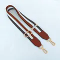 Dettaglio di tracolla larga a righe regolabile con pelle sintetica marrone e ganci - Grigio-Bianco-Marrone
