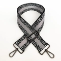 Dettaglio della tracolla tessuta da 5cm con ganci girevoli in metallo regolabili - Nero Grigio Fibbia Canna di Fucile