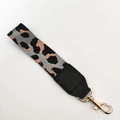 Tracolla leopardata con finiture in pelle nera e moschettone in metallo oro chiaro - Grigio