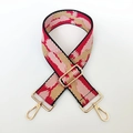 Detailaufnahme eines 5 cm breiten Taschenriemens mit rot-pinken Streifen und goldenen Schnallen - Schwarz Rot