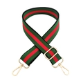 Détail de la bandoulière réglable en toile rayée avec mousquetons métalliques dorés - Vert Rouge Vert