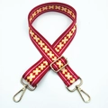 Dettaglio tracolla larga in tessuto rosso stile etnico con motivi a rombi gialli - Chiusura in Argento / Fantasia 15 Quadretti Rosso Giallo