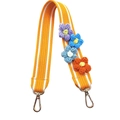 Dettaglio tracolla in tessuto arancione con fiori all'uncinetto e ganci in metallo - Giallo Stile Corto