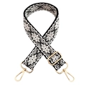 Detail eines verstellbaren 3,8cm Jacquard-Taschenriemens mit geometrischen Mustern - Schwarz-Weiß-Muster