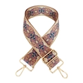 Detailansicht des bunten Jacquard-Musters und der goldenen Metallhaken am Taschengurt - 8-Khaki Lila