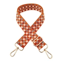 Detailaufnahme des verstellbaren Taschenriemens mit orange-grauem Karomuster und Goldhaken - Beige Grau Wassermelonenrot + Silberne Schnalle
