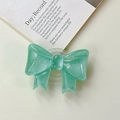 Dettaglio macro di un supporto per telefono a fiocco verde menta glitterato su sfondo chiaro - Supporto a Fiocco Grande - Verde Scuro Bagliore di Nuvola