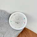 Detail der Handyhalterung mit silberner Rose und bunten Edelsteinen besetzt - (Mattsilber) Magnetische Schale - Kamelie
