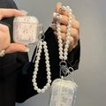 AirPods Hülle mit rosa Schleife und blauer Schneeflocke und weißer Perlenkette - Rosa Schleife (Transparent Glitzer) / AirPods 1/2. Generation