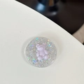 Détail du support téléphone ours 3D avec paillettes holographiques sur base en résine - Support Colle Goutte - Ours Violet