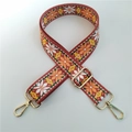 Detail van de etnische brede geweven riem met oranje patronen en gouden metalen sluitingen - Breedte: 3.8cm / Baksteenrood Bloemrijk Geometrisch (#2)