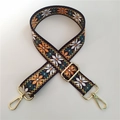 Detail van etnische schouderband met madeliefjespatroon en gouden musketons - Breedte: 3.8cm / Zwart Madeliefje Geometrisch (#3)