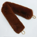 Bandoulière en fausse fourrure marron avec crochets dorés pour sacs d'hiver - Marron