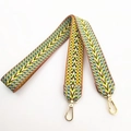 Dettaglio della tracolla etnica larga 3,8 cm con chiusure a moschettone dorate - Chiusura in Argento / Colore #5 Lungo
