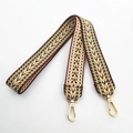 Détail de la bandoulière brodée de 3,8 cm avec des mousquetons dorés de haute qualité - Style 7 Long