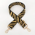 Dettaglio tracolla in nylon zebrato con moschettoni in metallo dorato lucido regolabili - Nero e Giallo con Fibbia Dorata