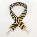 Dettaglio tracolla in nylon regolabile con strisce tigrate giallo e blu e ganci dorati - Blu e Giallo con Fibbia Dorata
