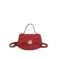 Dunkelrote Vintage-Satteltasche mit Wellenklappe und goldenem Schloss auf weißem Grund - Rot
