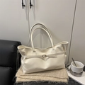 Grand sac cabas blanc crème brillant avec sangle décorative et boucle métal - Blanc