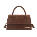 Chique handtas met bruine luipaardprint, goudkleurig logo en verstelbare schouderband - Bruin