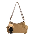 Borsa hobo in pelle scamosciata marrone con tasche laterali e tracolla regolabile - Khaki Con Pendente