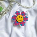 Support de téléphone tournesol rose avec pois bleus et design de visage souriant - Support Souriant Fleur à Pois / Rose