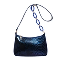 Borsa a spalla blu con trama a serpente, catena in acrilico e zip in metallo dorato - Blu