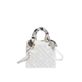 Sac bandoulière blanc en similicuir avec matelassage losanges et poignée en foulard - Blanc