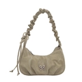 Französische geraffte Halbmond Baguette Tasche in Beige mit silbernem Schmetterling - Grün
