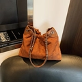 Stepptasche in Karamellbraun mit Wildlederstruktur und Kordelzugverschluss - Braun